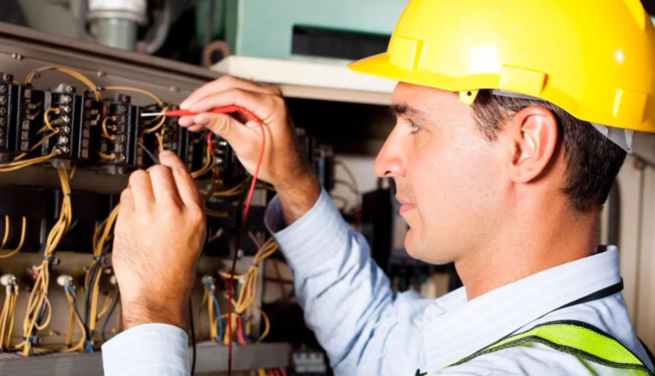Curso Gratuito de Eletricista SENAI
